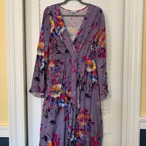 Floral hi-low dress. Ruffles on sleeves and front